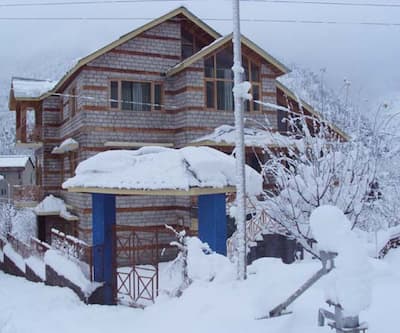 https://imgcld.yatra.com/ytimages/image/upload/t_hotel_yatra_city_desktop/v1433300765/Domestic Hotels/Hotels_Manali/Cloud 9 Cottages/Exterior4.jpg